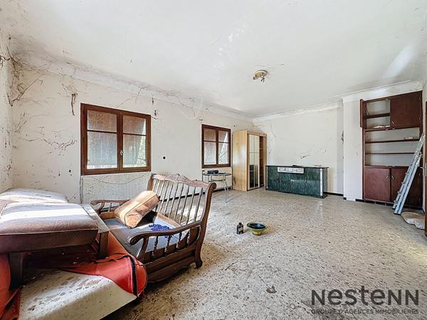 Villa à rénover T7 210 m2 sur terrain 7800 m2 Trets