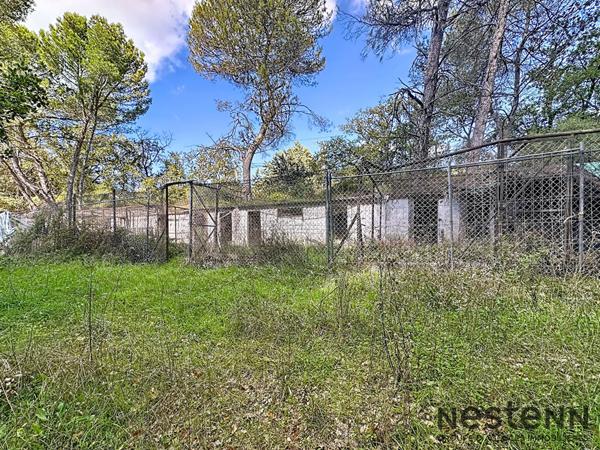 Villa à rénover T7 210 m2 sur terrain 7800 m2 Trets