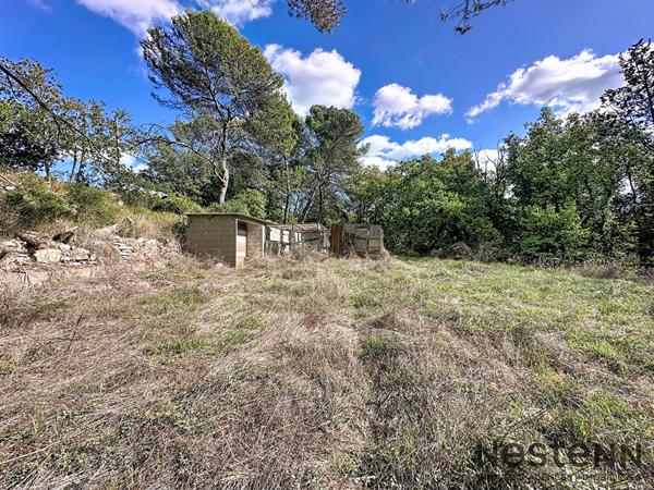 Villa à rénover T7 210 m2 sur terrain 7800 m2 Trets