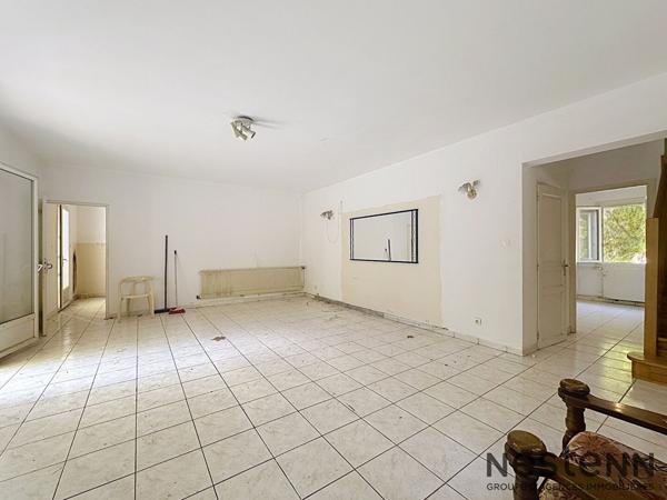 Villa à rénover T7 210 m2 sur terrain 7800 m2 Trets