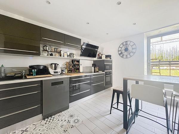 A VENDRE TRELAZE limite LES PONTS DE CE Maison ancienne rénovée 4 chambres