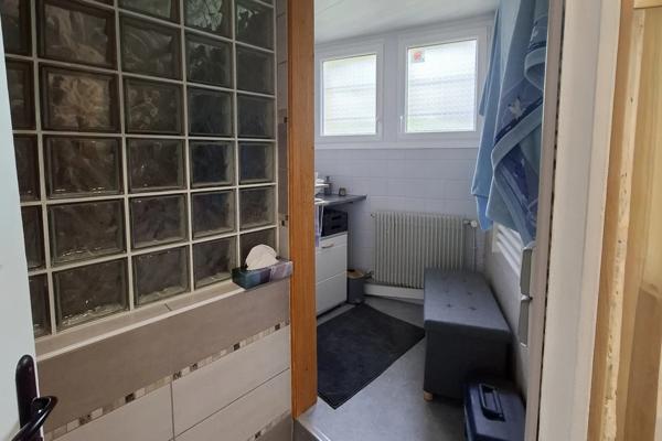 Ensemble immobilier avec restaurant et habitations
