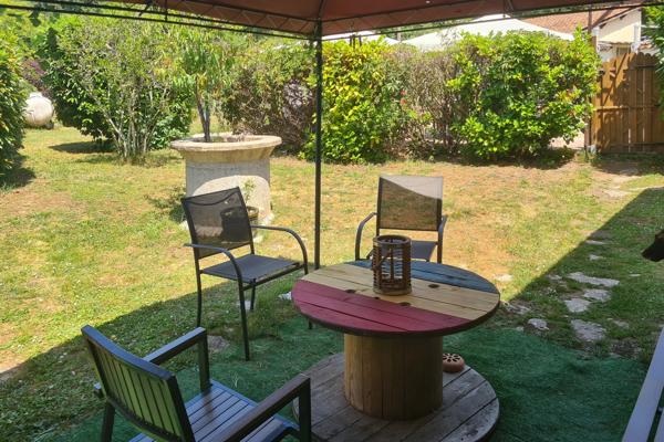 Ensemble immobilier avec restaurant et habitations