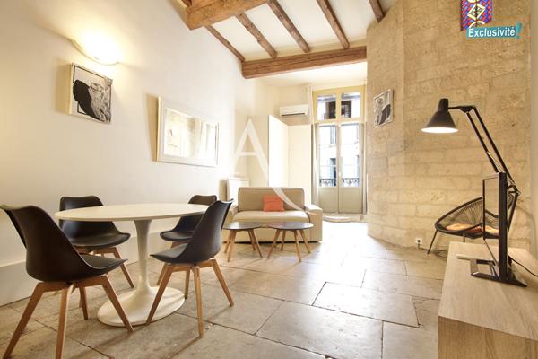 MONTPELLIER CENTRE - TRES BEAU T2 RENOVE de 40 m2, au 1er étage d'un immeuble ancien