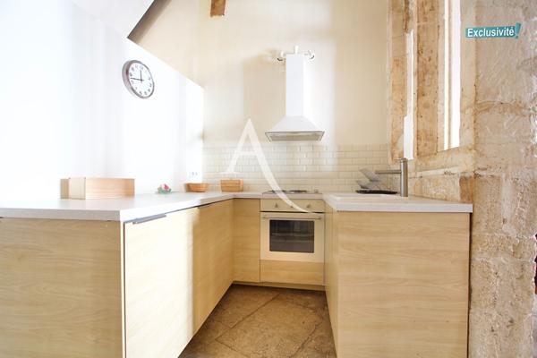 MONTPELLIER CENTRE - TRES BEAU T2 RENOVE de 40 m2, au 1er étage d'un immeuble ancien