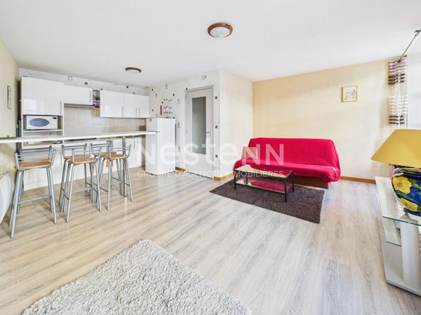 A vendre au centre-ville d'Aurillac, au 3ème et dernier étage d'une petite copropriété, appartement de type 2 d'une surface de 42 m².