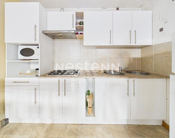 A vendre au centre-ville d'Aurillac, au 3ème et dernier étage d'une petite copropriété, appartement de type 2 d'une surface de 42 m².