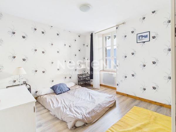 A vendre au centre-ville d'Aurillac, au 3ème et dernier étage d'une petite copropriété, appartement de type 2 d'une surface de 42 m².