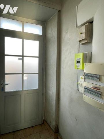 MARCIAC (Gers) à deux pas de la place, maison de ville et jardin attenant à rénover en partie.