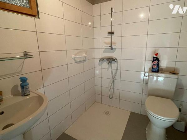 MARCIAC (Gers) à deux pas de la place, maison de ville et jardin attenant à rénover en partie.