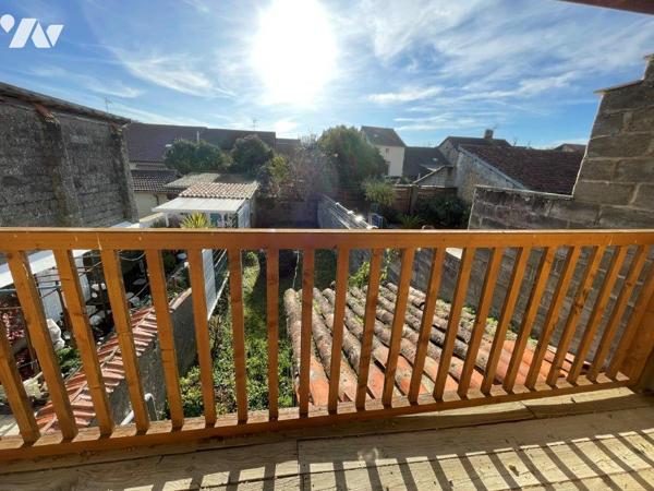 MARCIAC (Gers) à deux pas de la place, maison de ville et jardin attenant à rénover en partie.
