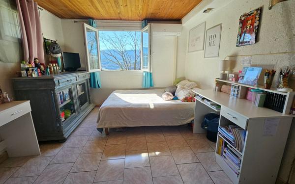 Maison à vendre    5 pièces • 132 m2 Auriol