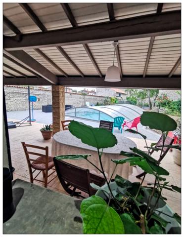 Maison  8 pièce(s)  5 chambre(s)  224 m²