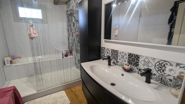 Maison  8 pièce(s)  5 chambre(s)  224 m²