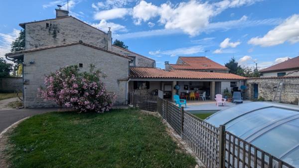 Maison  8 pièce(s)  5 chambre(s)  224 m²