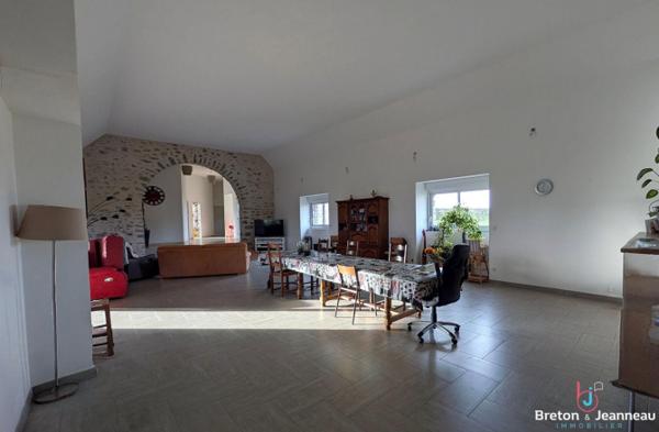 Corps de ferme sur 3 ha 39 secteur Vaiges