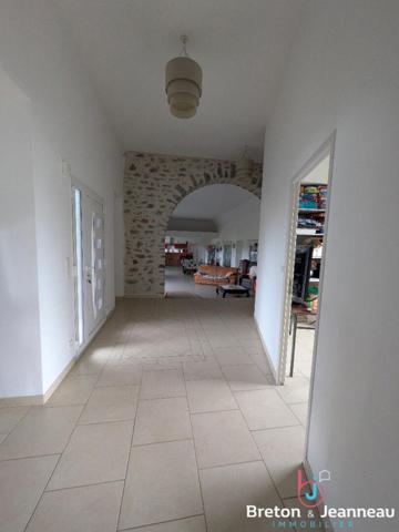 Corps de ferme sur 3 ha 39 secteur Vaiges