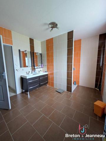 Corps de ferme sur 3 ha 39 secteur Vaiges