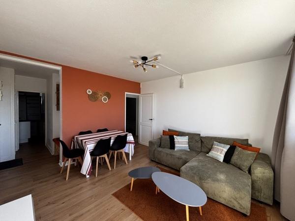 Appartement à louer 890 € CC Villenave-d'Ornon 3 p 53 m² DPE F