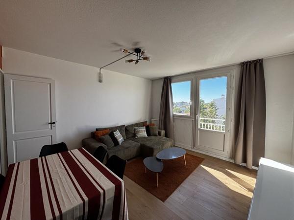 Appartement à louer 890 € CC Villenave-d'Ornon 3 p 53 m² DPE F
