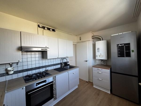 Appartement à louer 890 € CC Villenave-d'Ornon 3 p 53 m² DPE F