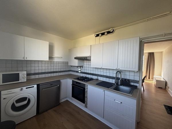 Appartement à louer 890 € CC Villenave-d'Ornon 3 p 53 m² DPE F