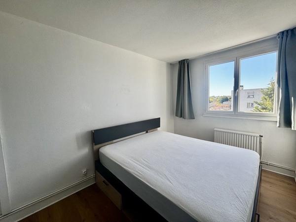 Appartement à louer 890 € CC Villenave-d'Ornon 3 p 53 m² DPE F