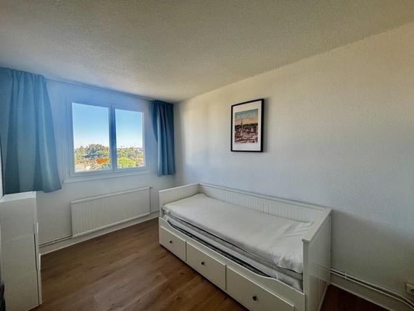 Appartement à louer 890 € CC Villenave-d'Ornon 3 p 53 m² DPE F
