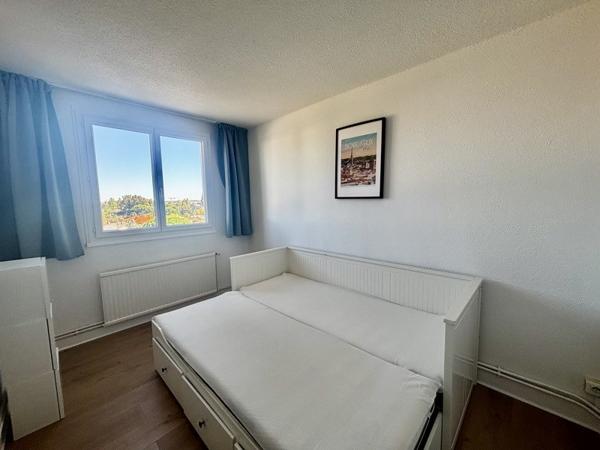 Appartement à louer 890 € CC Villenave-d'Ornon 3 p 53 m² DPE F