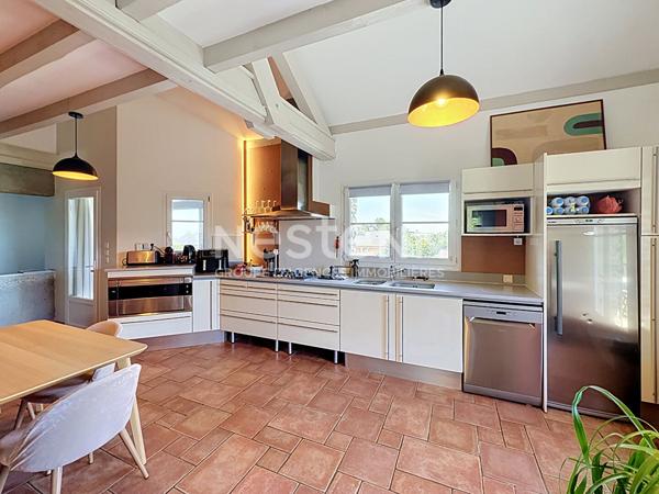 Belle maison meublée en pierre avec garage et terrain clos à Yssingeaux