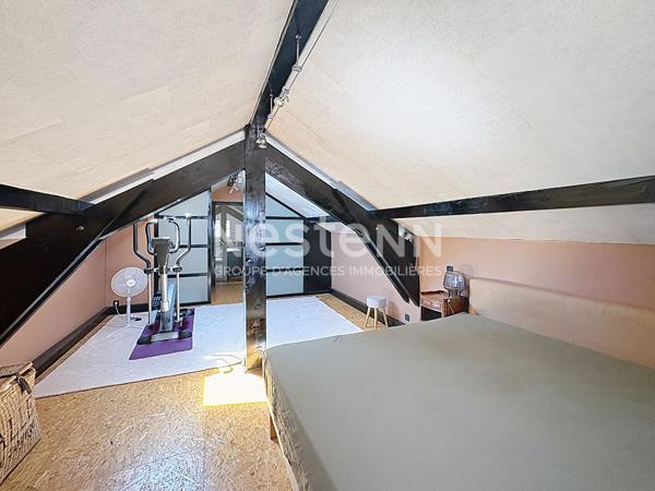Belle maison meublée en pierre avec garage et terrain clos à Yssingeaux