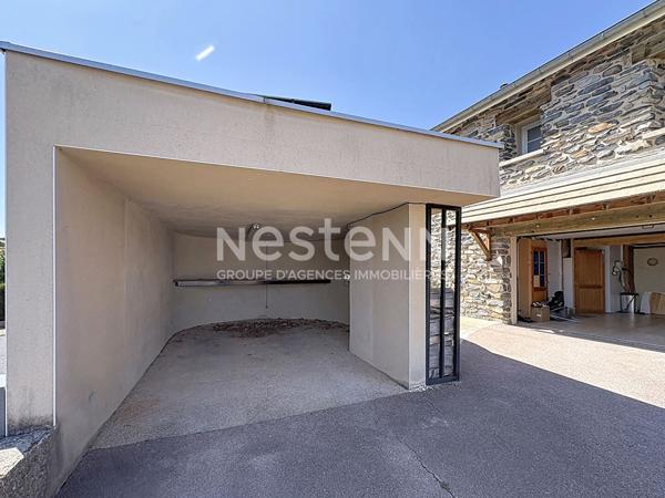 Belle maison meublée en pierre avec garage et terrain clos à Yssingeaux