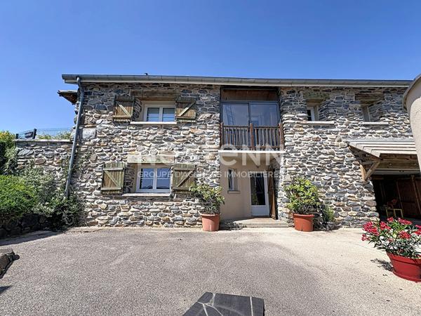 Belle maison meublée en pierre avec garage et terrain clos à Yssingeaux
