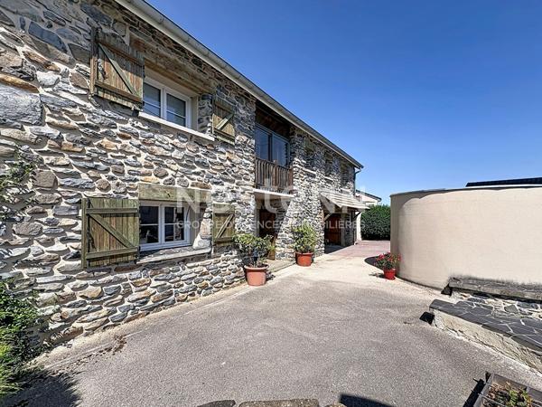 Belle maison meublée en pierre avec garage et terrain clos à Yssingeaux