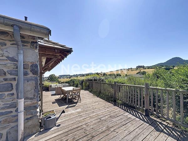 Belle maison meublée en pierre avec garage et terrain clos à Yssingeaux