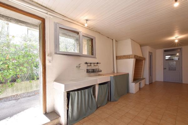 Maison de village rénovée, garage et potentiel d’aménagement