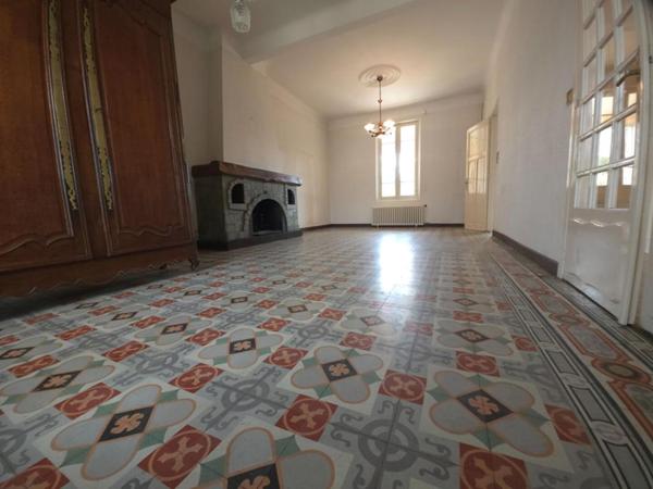 CAPENDU : MAISON BOURGEOISE ET STUDIO INDEPENDANT