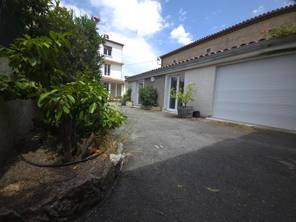 CAPENDU : MAISON BOURGEOISE ET STUDIO INDEPENDANT