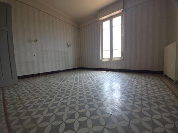 CAPENDU : MAISON BOURGEOISE ET STUDIO INDEPENDANT