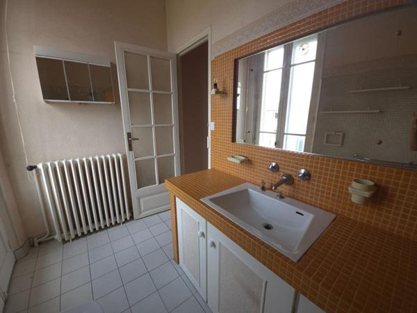 CAPENDU : MAISON BOURGEOISE ET STUDIO INDEPENDANT