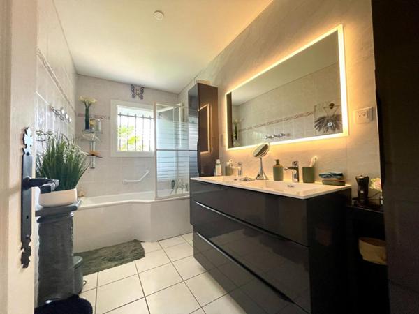 Maison Saint Jean D Illac 5 pièce(s) 123 m2