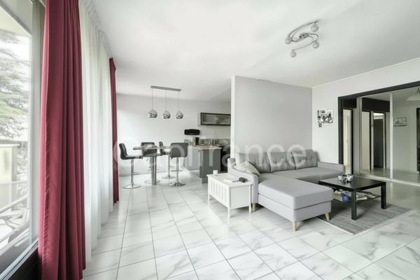 Appartement T4 85m², 2 balcons, garage possible, ANNECY MEYTHET (74)