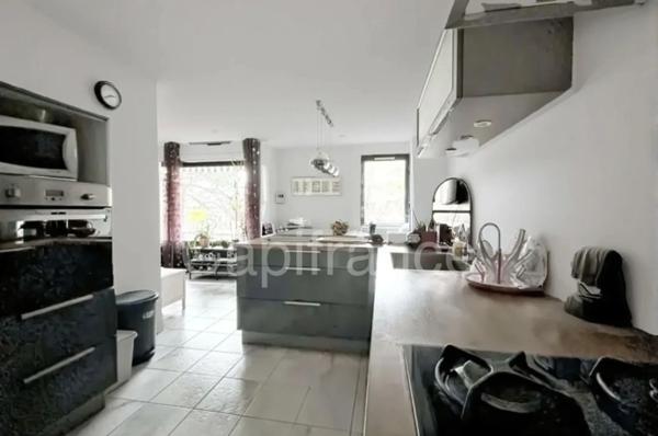 Appartement T4 85m², 2 balcons, garage possible, ANNECY MEYTHET (74)