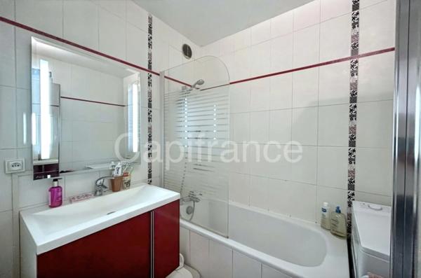 Appartement T4 85m², 2 balcons, garage possible, ANNECY MEYTHET (74)