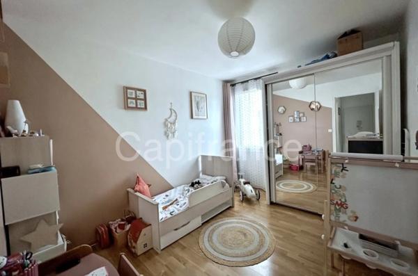 Appartement T4 85m², 2 balcons, garage possible, ANNECY MEYTHET (74)