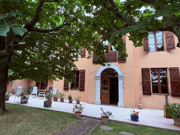 Propriété 358 m2 à vendre -avec 7700 m2 de parc - Maison 8 pièces de 234 m2, gîte de 124 m2 et piscine proche de MARCIAC (32)