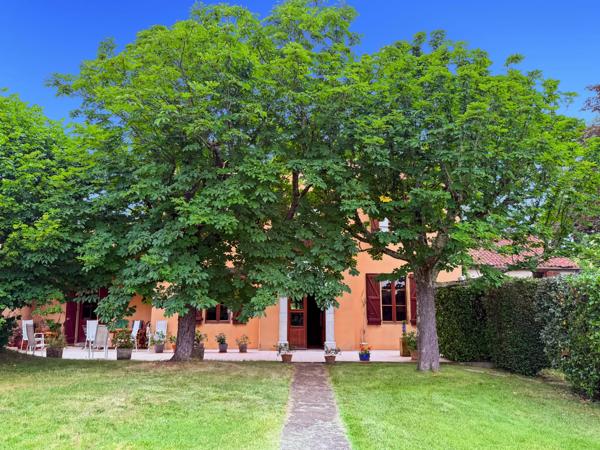 Propriété 358 m2 à vendre -avec 7700 m2 de parc - Maison 8 pièces de 234 m2, gîte de 124 m2 et piscine proche de MARCIAC (32)