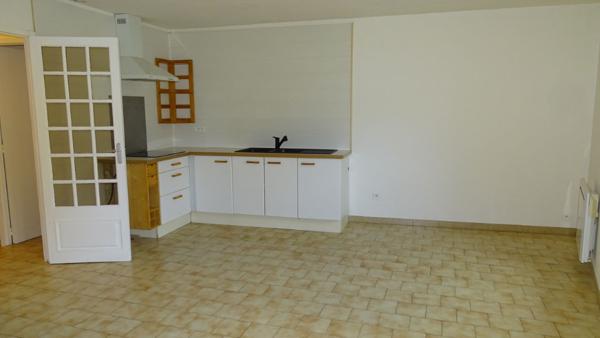 APPARTEMENT RENOVE AVEC TERRASSE VUE CITE