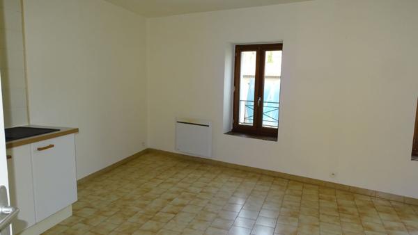 APPARTEMENT RENOVE AVEC TERRASSE VUE CITE