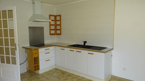 APPARTEMENT RENOVE AVEC TERRASSE VUE CITE